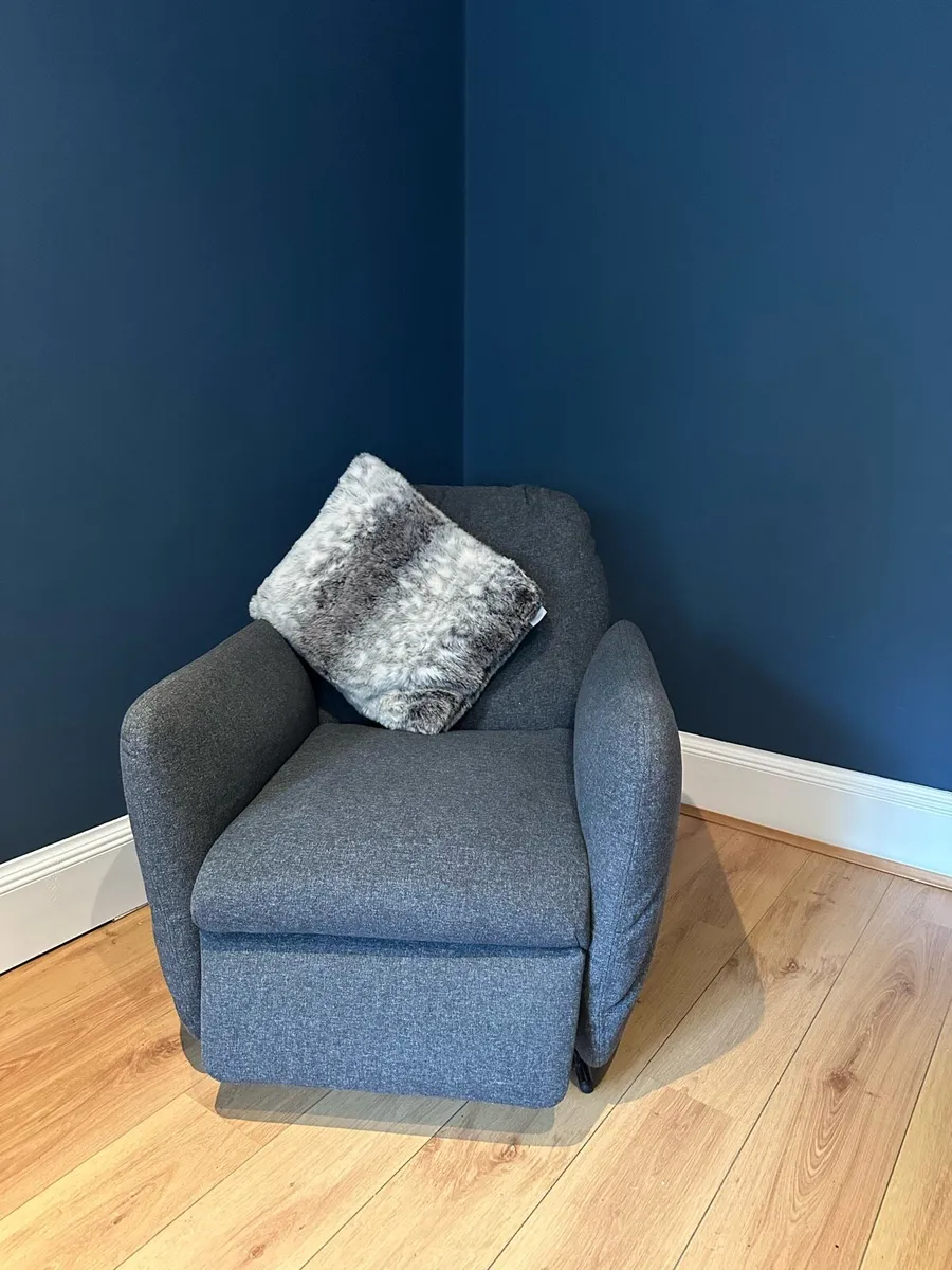 Recliner chair - Image 2