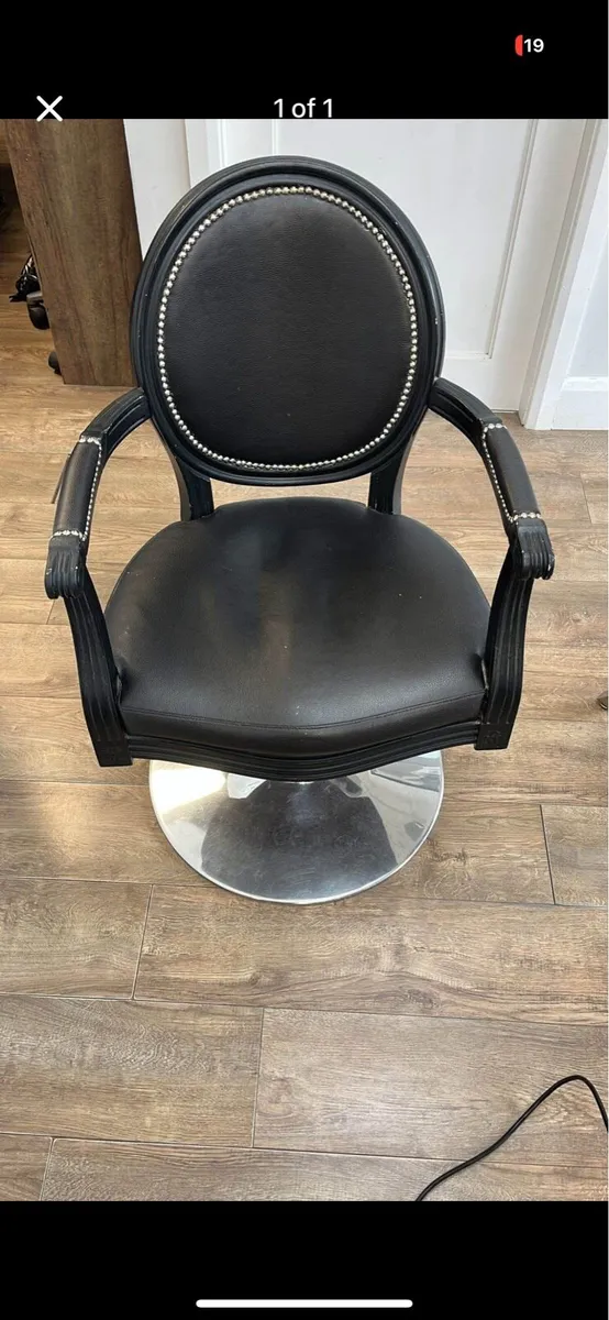 Salon furniture - Image 1