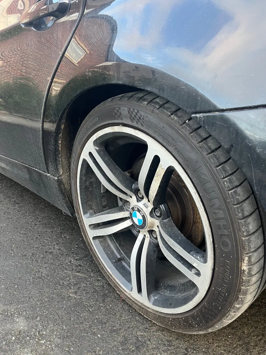 E90 BMW - Image 4