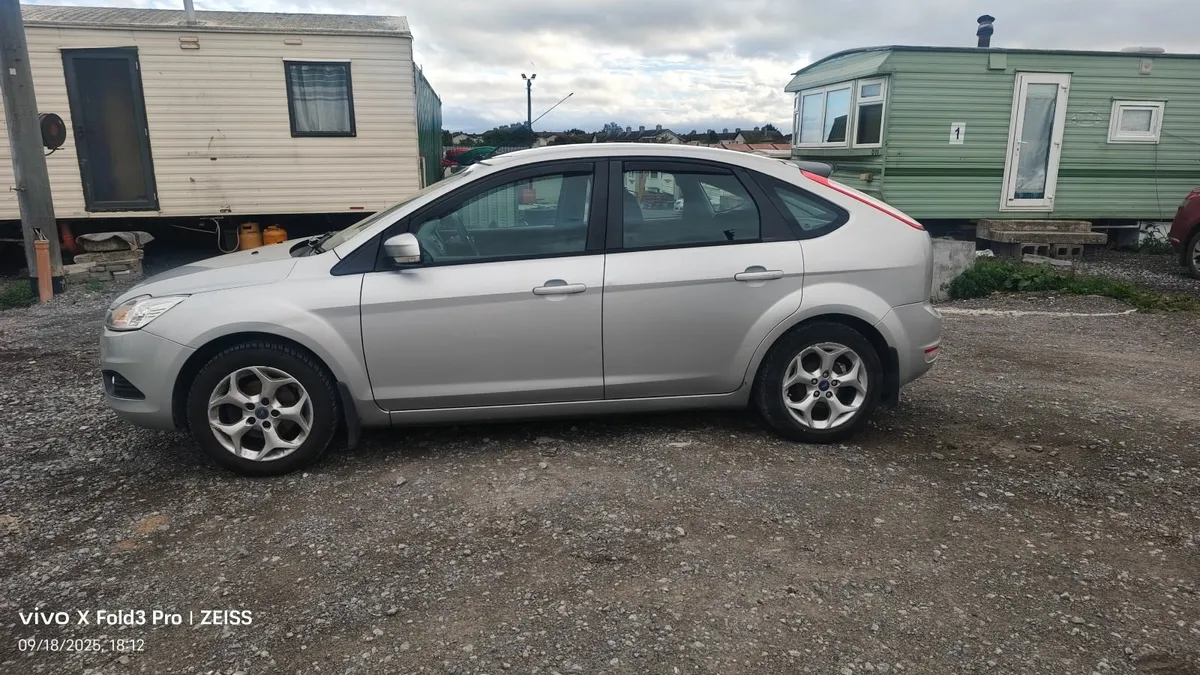 Ford Focus 2011 - Image 2