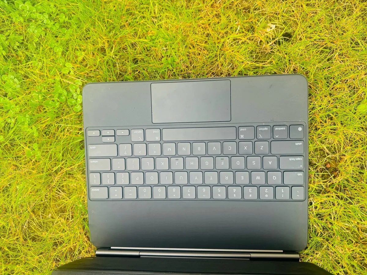 IPad Pro 12.9 inch 5th gen + Magic Keyboard - Image 2