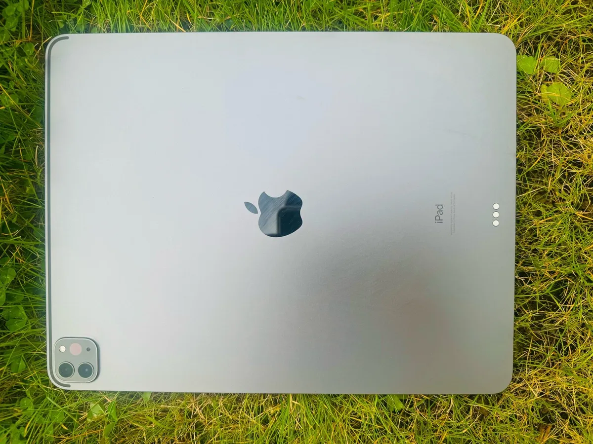 IPad Pro 12.9 inch 5th gen + Magic Keyboard - Image 3