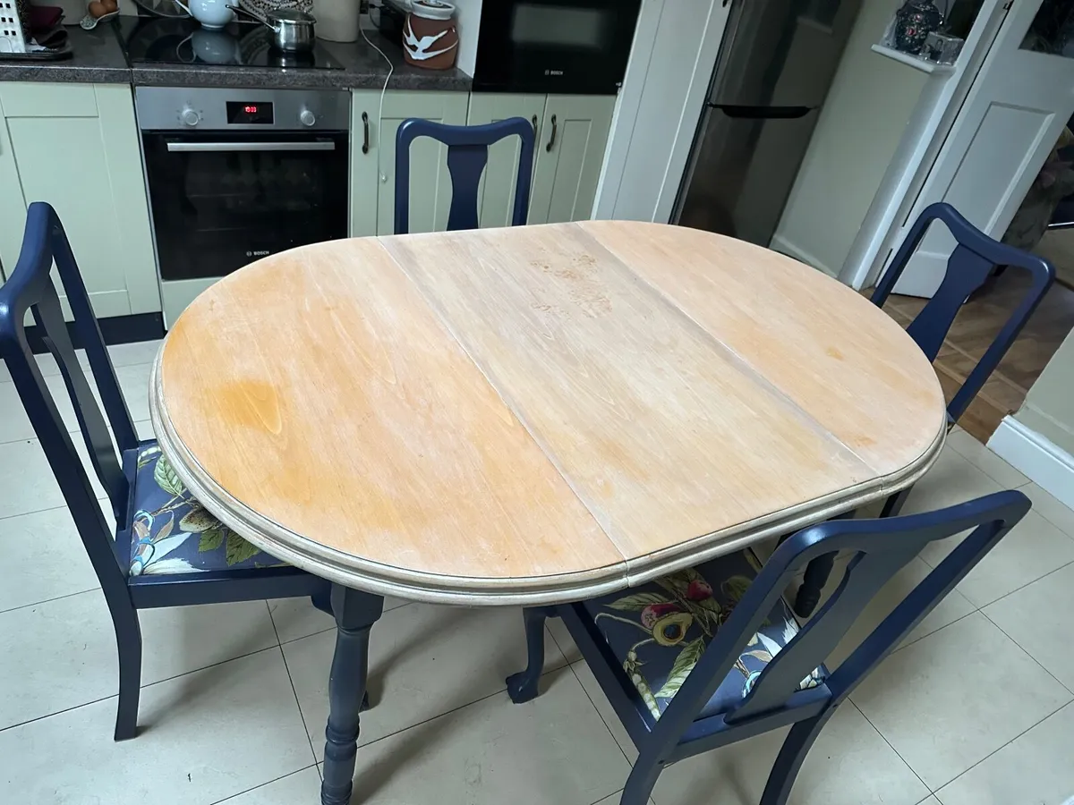Kitchen table and 4 chairs - Image 2
