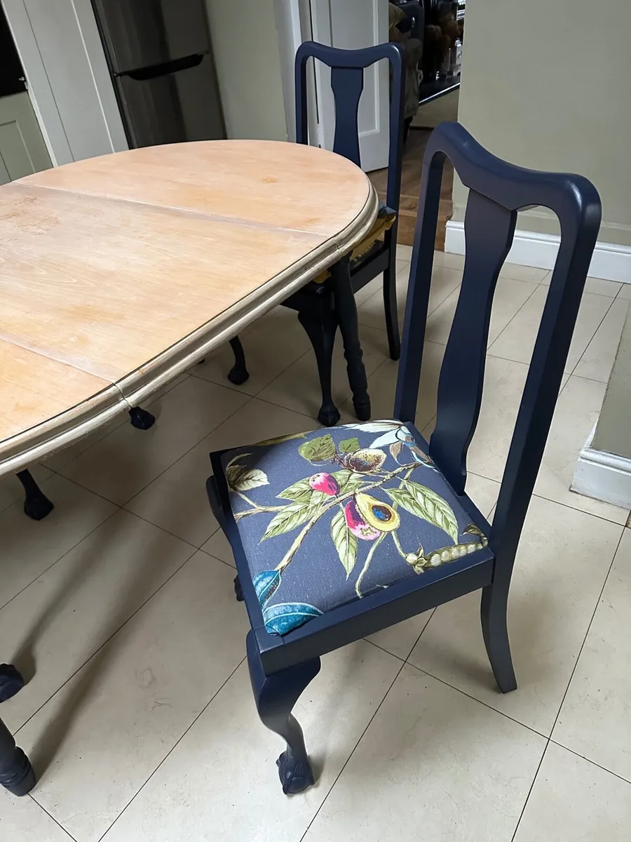 Kitchen table and 4 chairs - Image 3