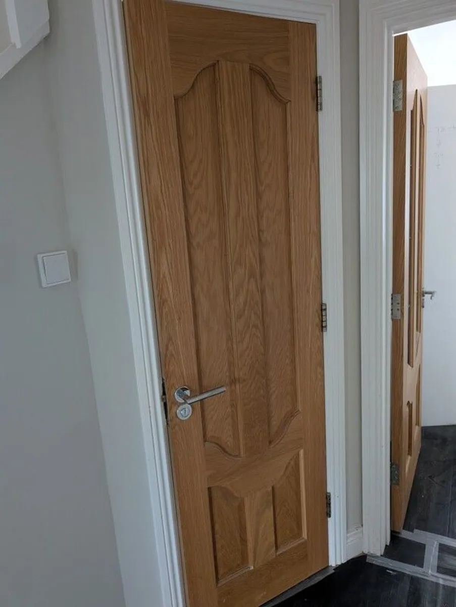 5 x Oak / glass panelled internal doors - Image 2