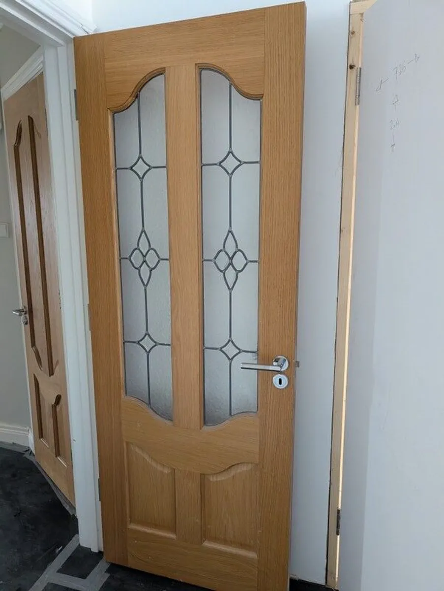 5 x Oak / glass panelled internal doors - Image 3