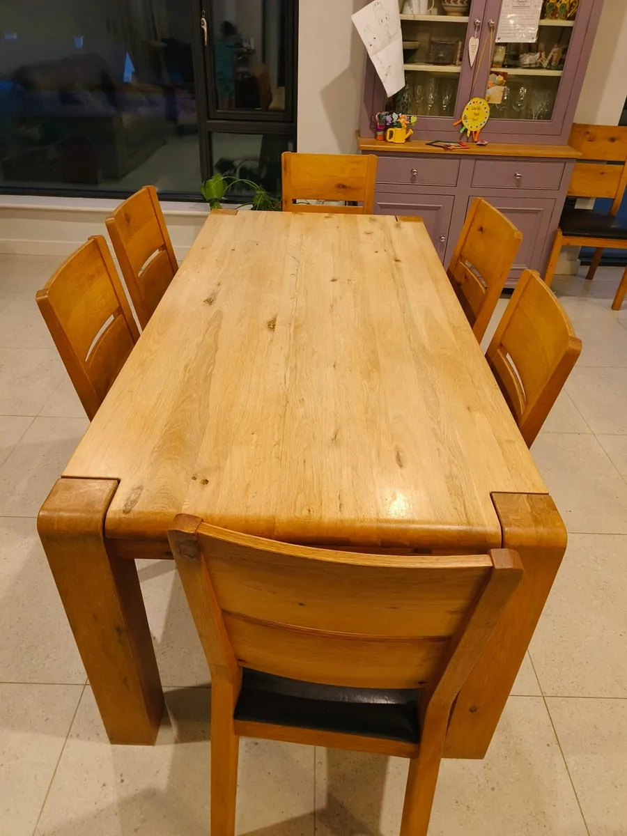 Table and chairs - Image 2