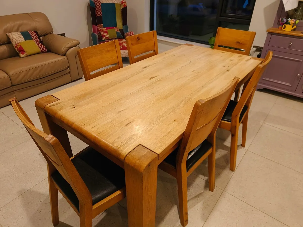 Table and chairs - Image 3