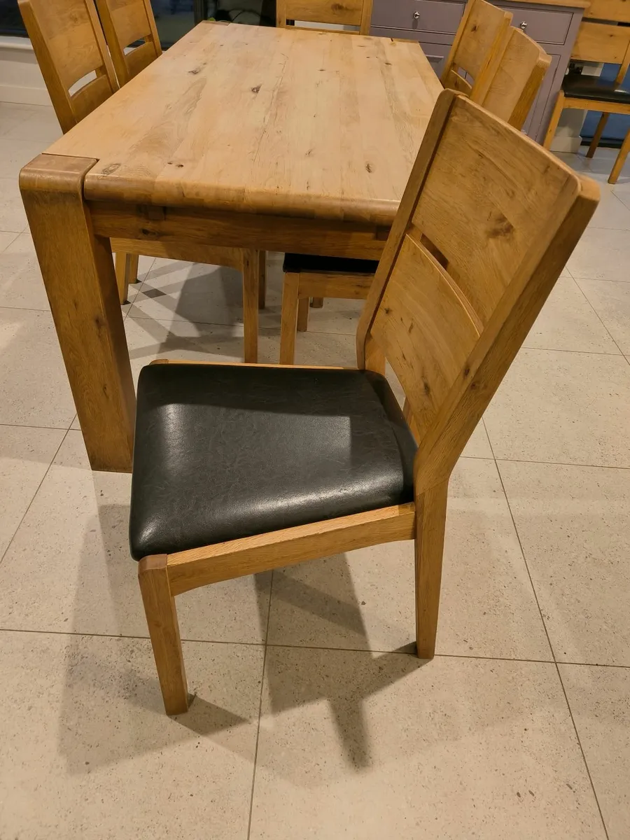 Table and chairs - Image 4