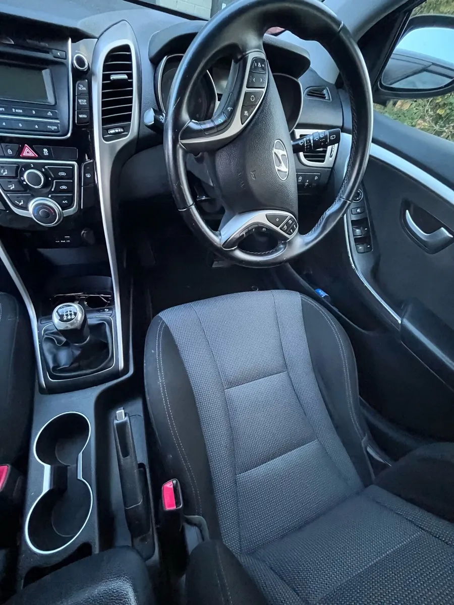 2016 Hyundai Deluxe i30 Hatchback Grey Diesel 1.6L - Image 4