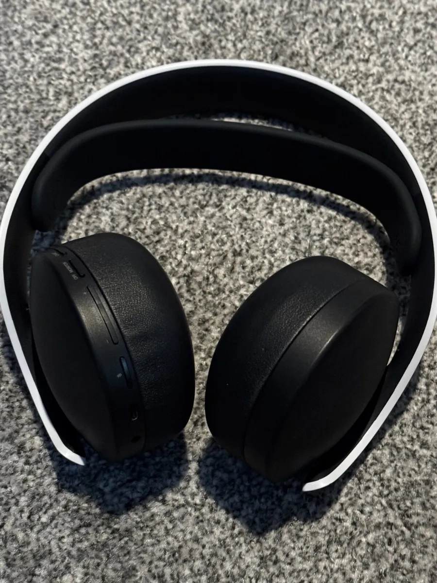 PS5 Headset - Image 1