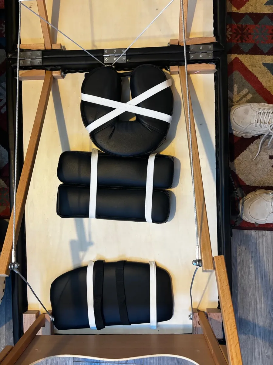 Foldout Massage Table - Image 3