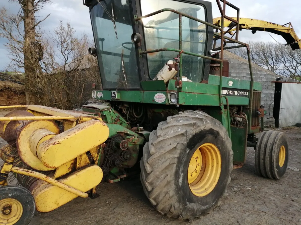 John Deere 5830 Harvester - Image 2