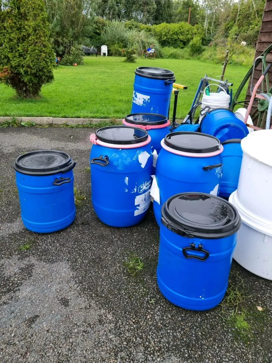 30L plastic barrels with clamped lids