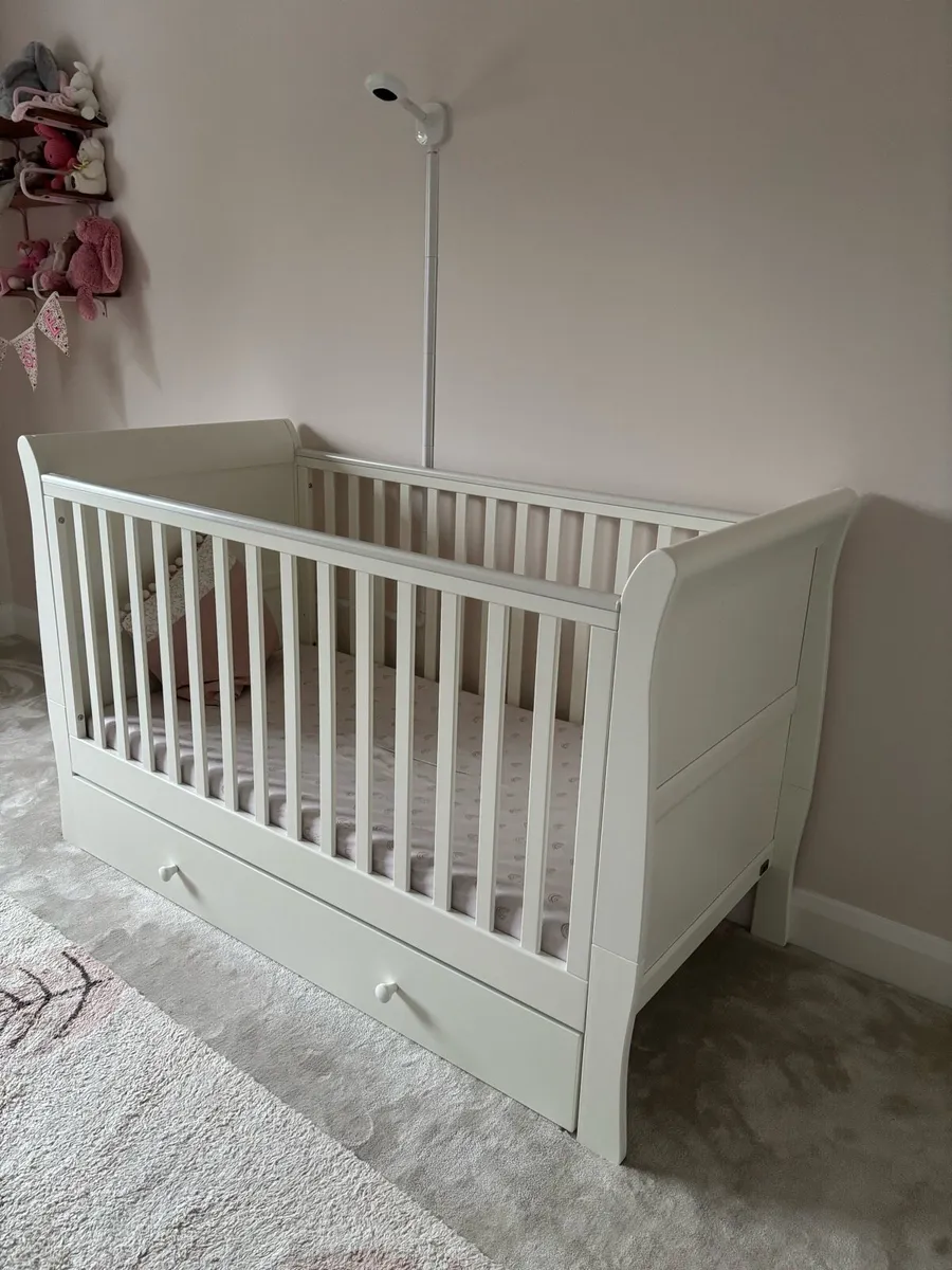 Mamas & Papas Mia Cot & Mia Dresser & Changing Uni - Image 2