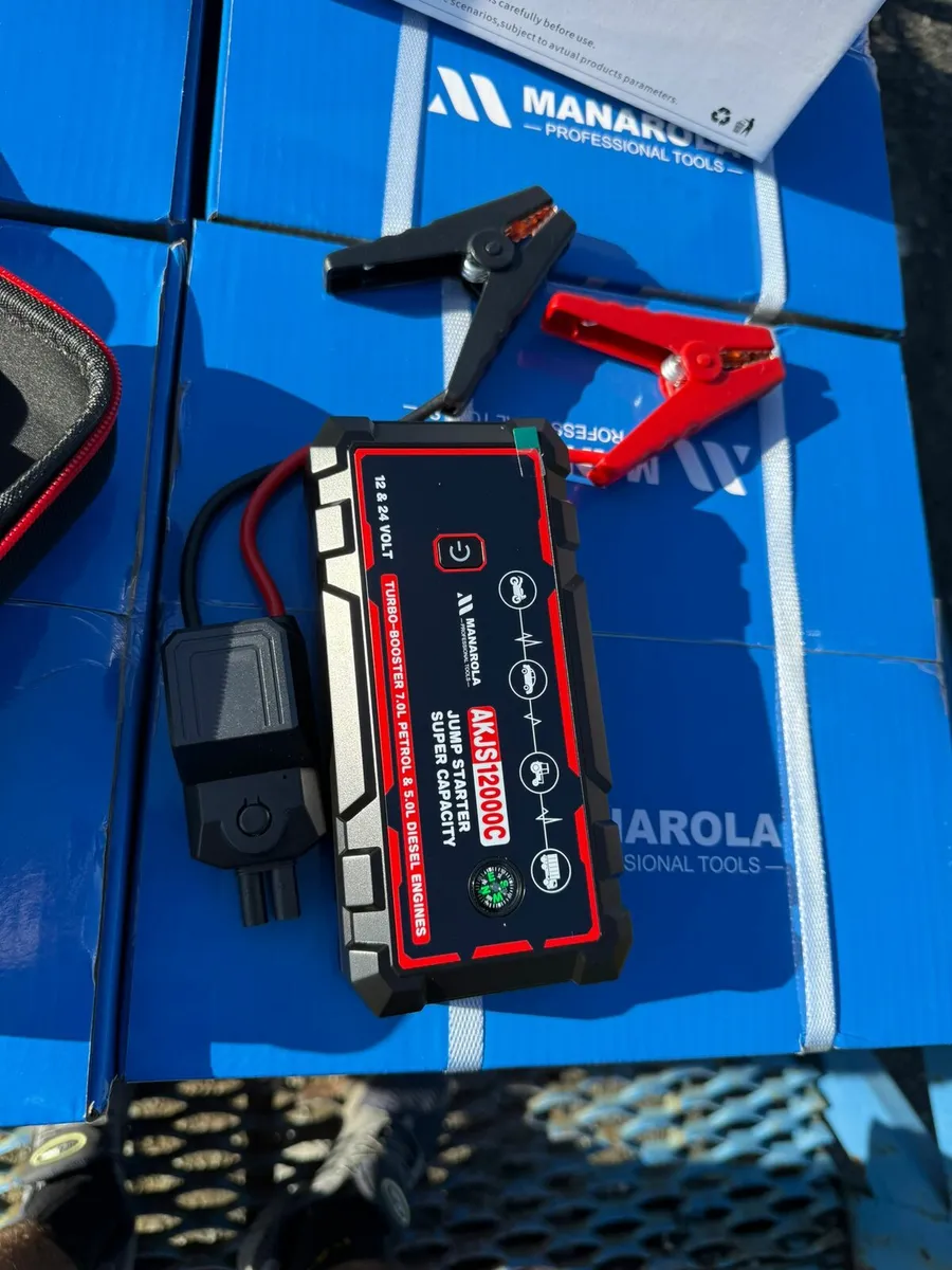12V / 24V jump starter and power bank - Image 1