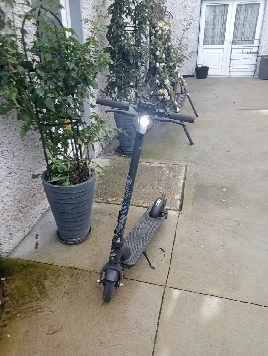 Carrera Electric Scooter - Image 1