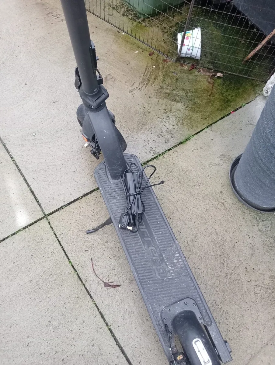 Carrera Electric Scooter - Image 3