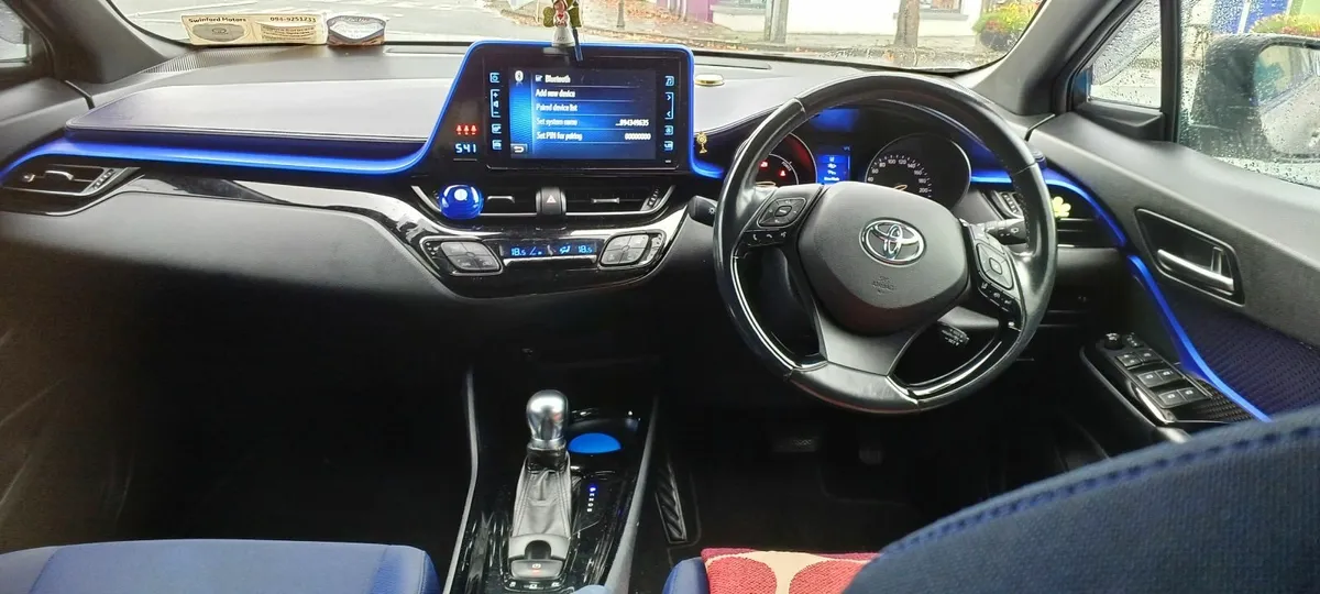 Toyota C-HR 2018 - Image 2