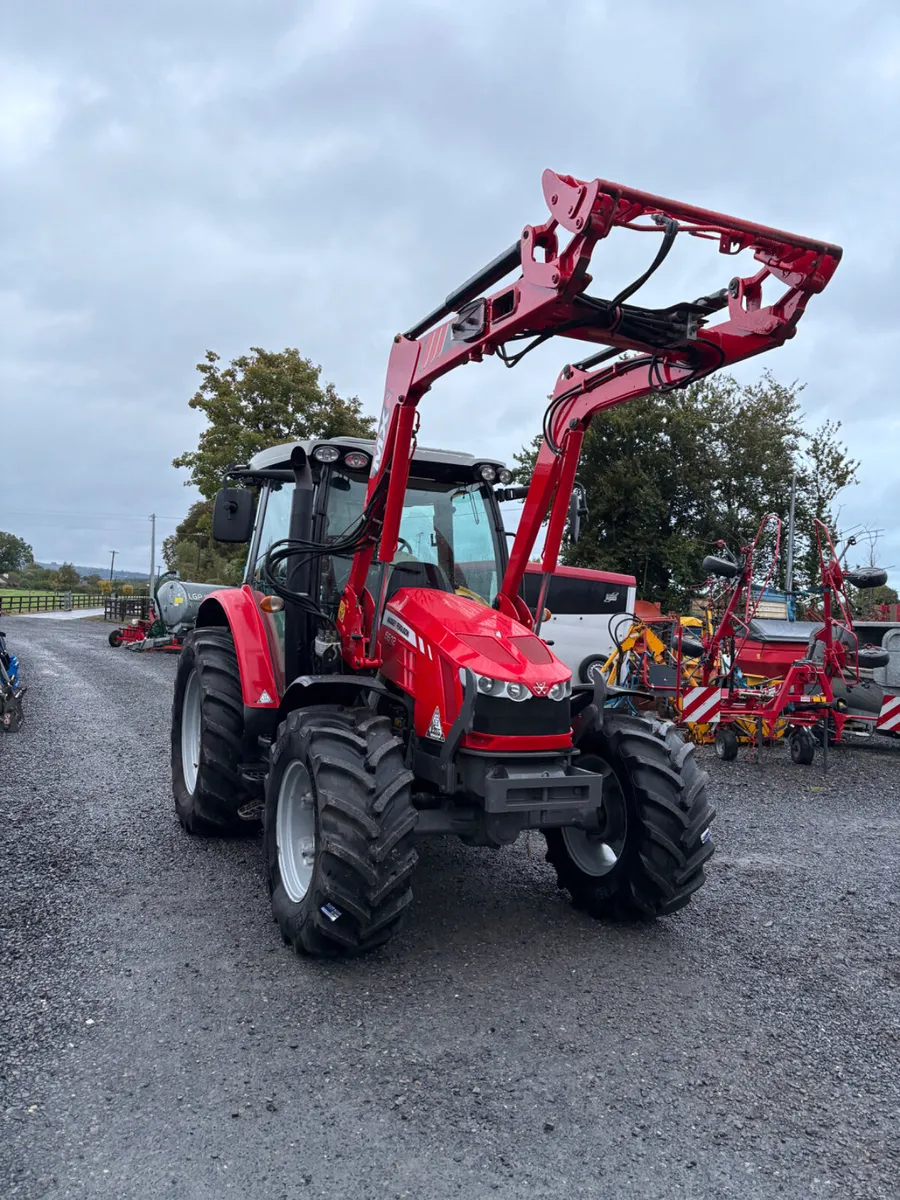 Massey Ferguson 5612 Tractor - Image 4