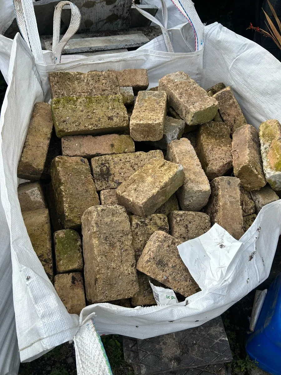 Yellow brick - Image 2