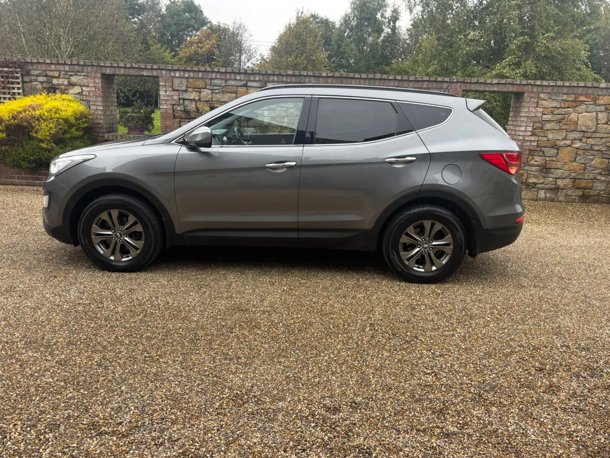 2013 Hyundai Santa Fe Executive 2.2 dsl 7seat 4 WD - Image 4
