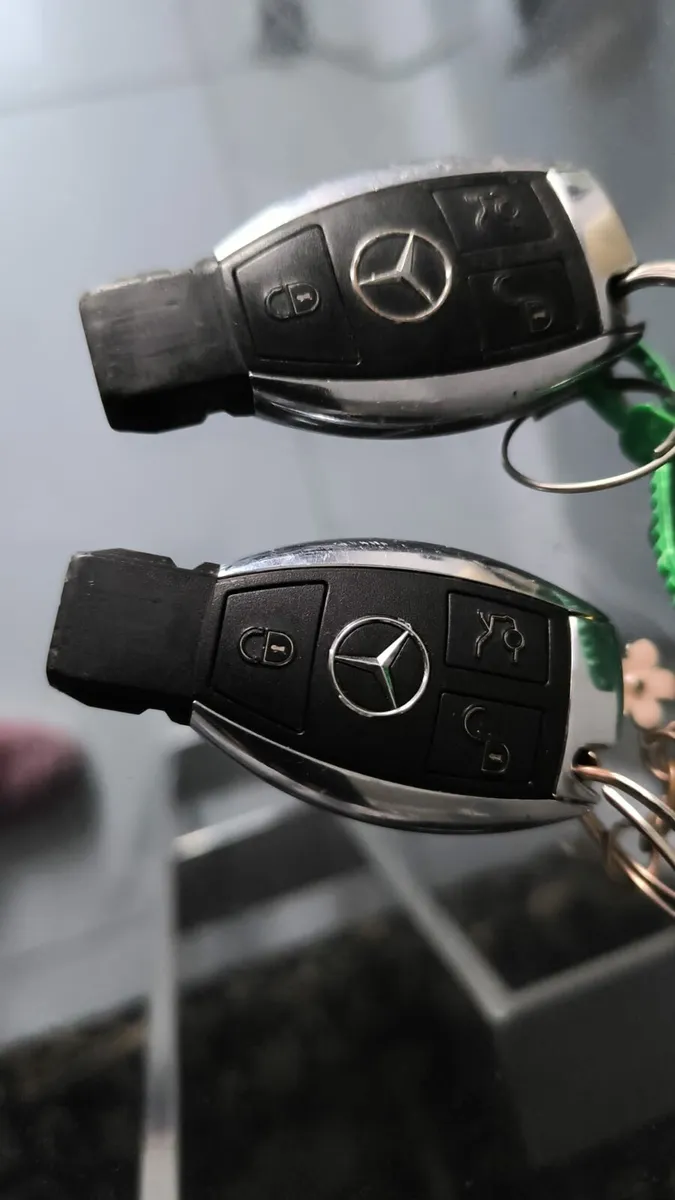 Mercedes Benz  C SERIES - Image 3