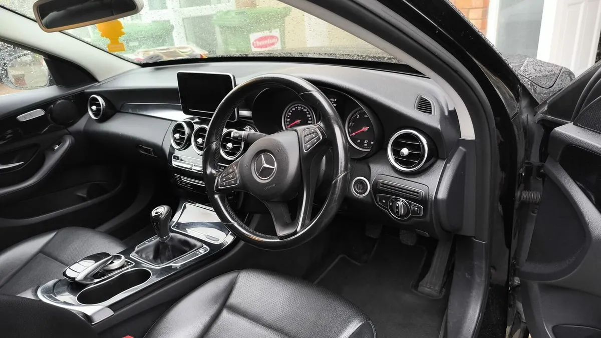 Mercedes Benz  C SERIES - Image 4