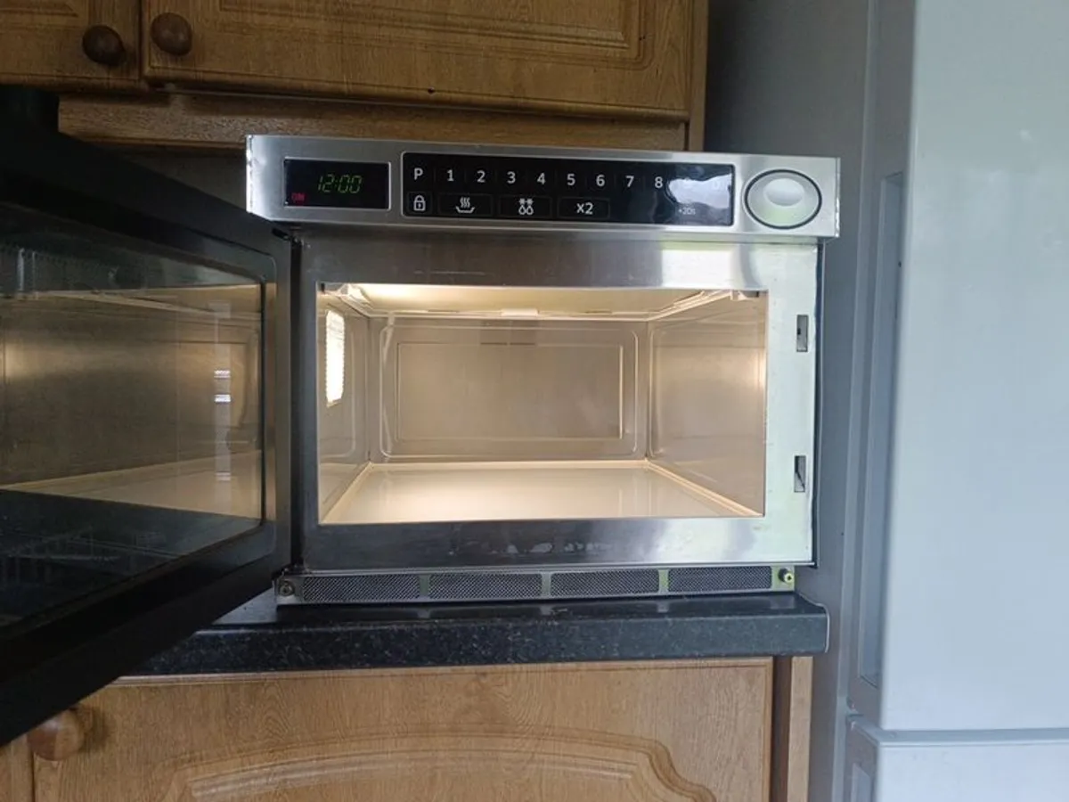 Commercial Samsung Buffalo 1850W Microwave - Image 2
