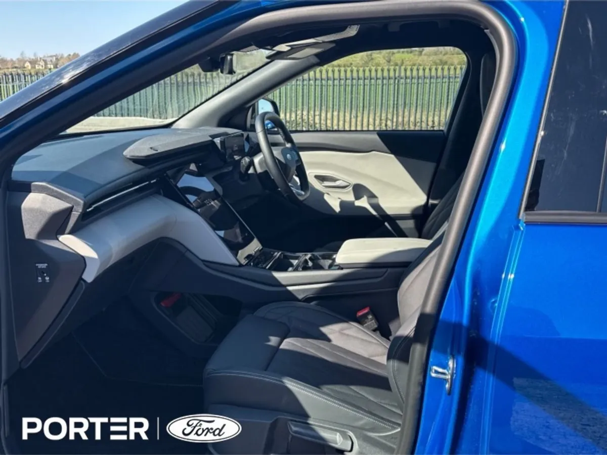 Ford Capri Premium 77kwh Extended Range - Image 4