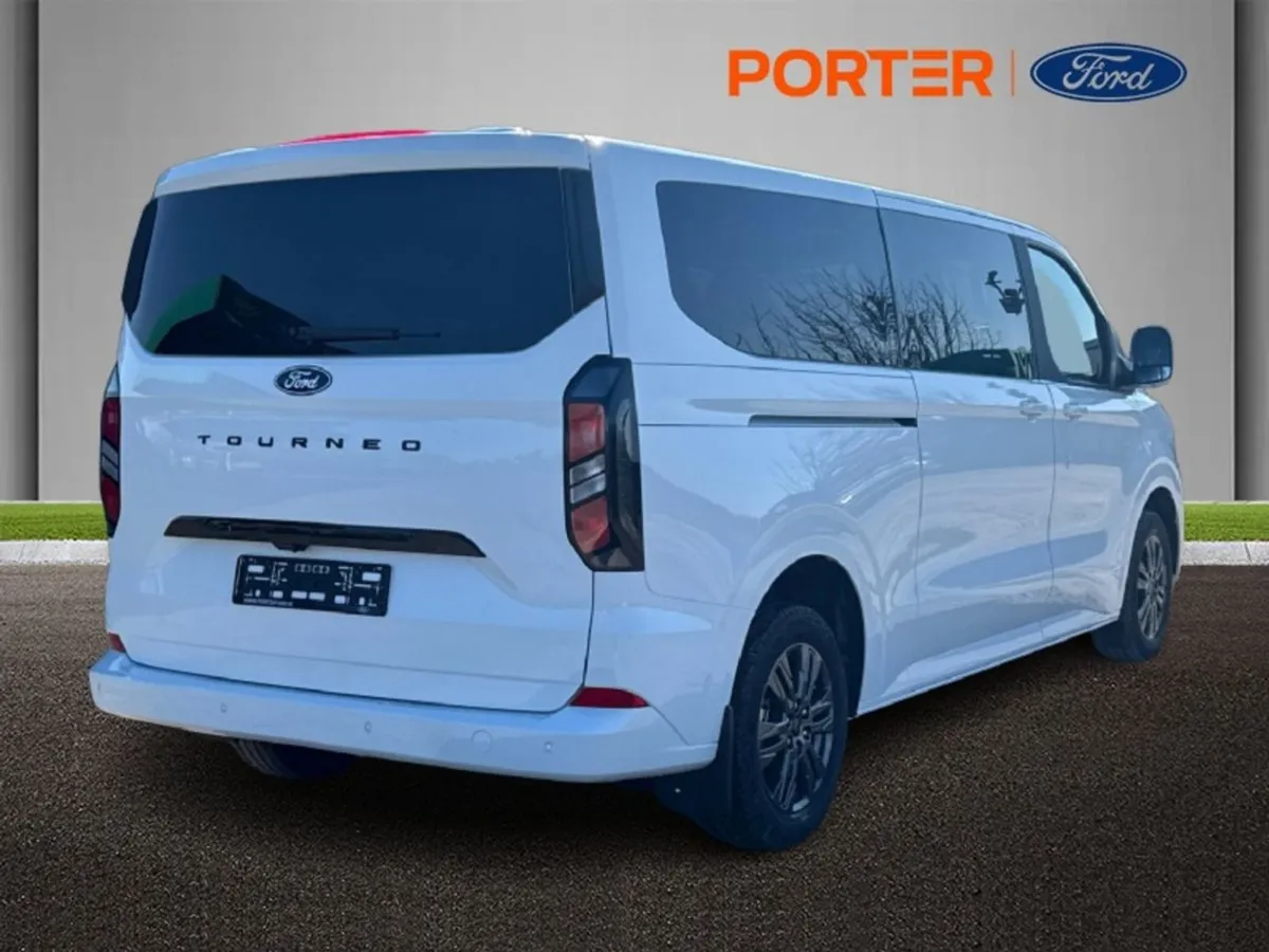 Ford Tourneo Custom  limited   auto   8 Seats  13 - Image 3