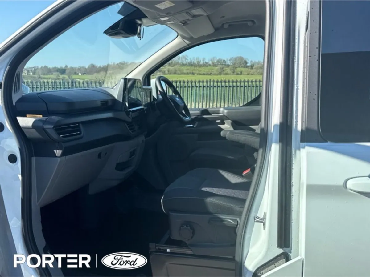 Ford Tourneo Custom  limited   auto   8 Seats  13 - Image 4