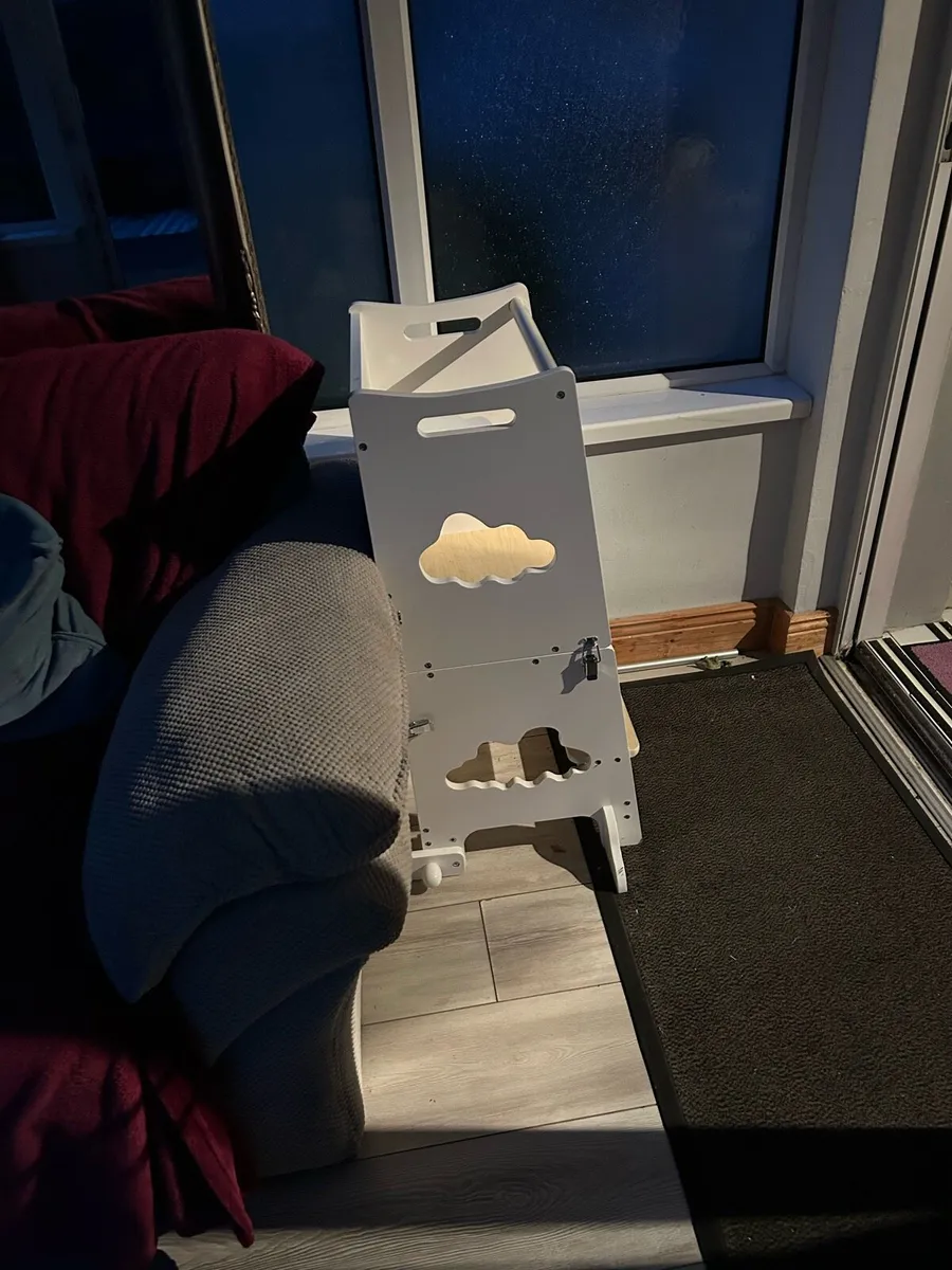 Tower step stool for toddlers - Image 2