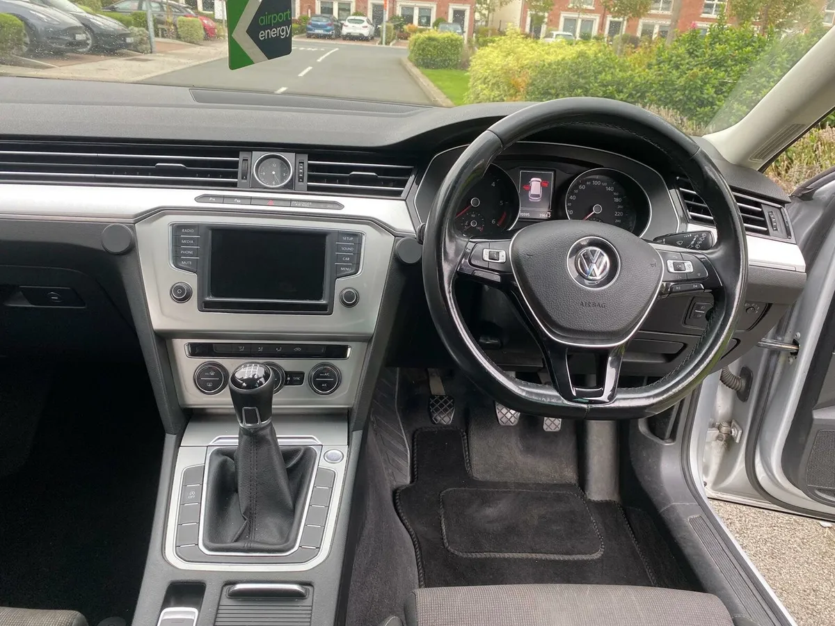 2016 VOLKSWAGEN PASSAT - Image 4