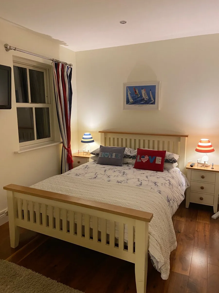 Bed and lockers - Image 2