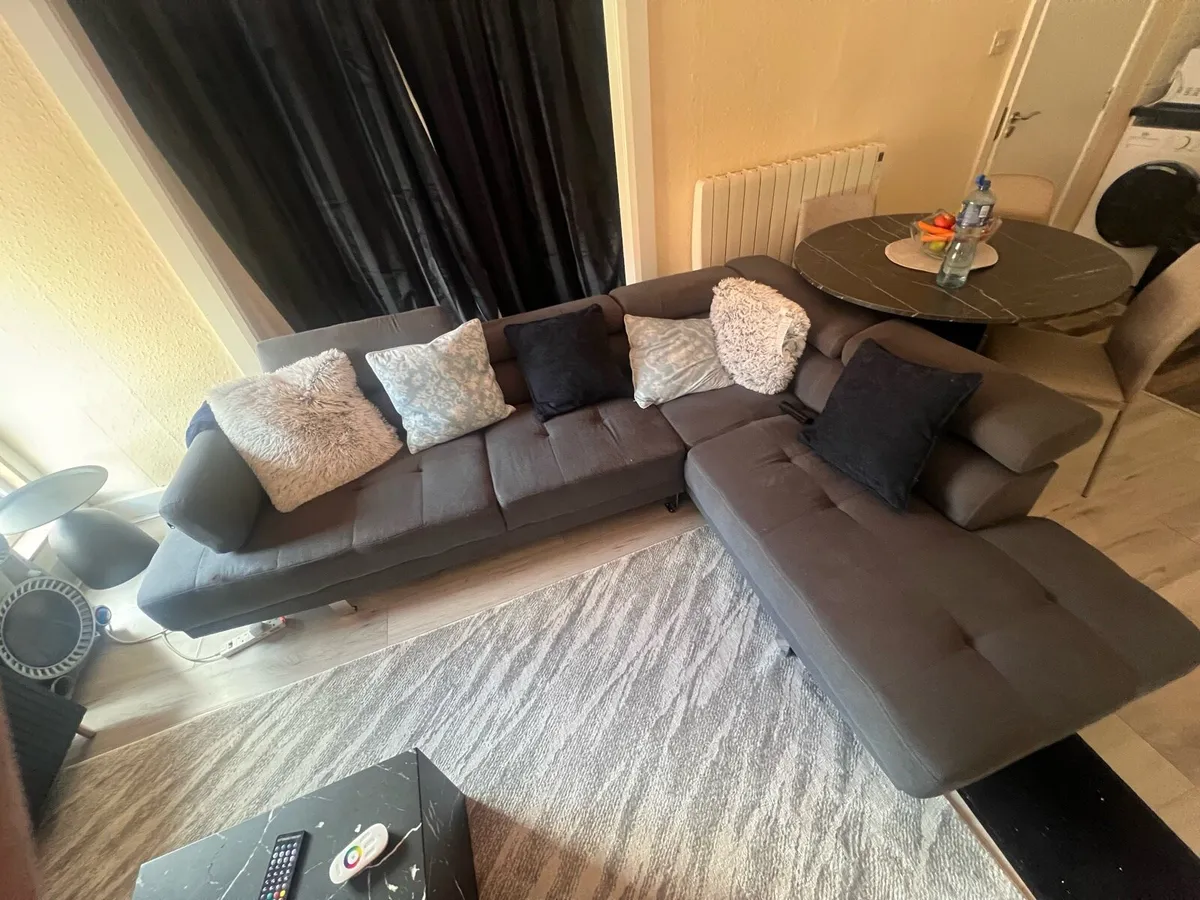 Corner sofa - Image 1