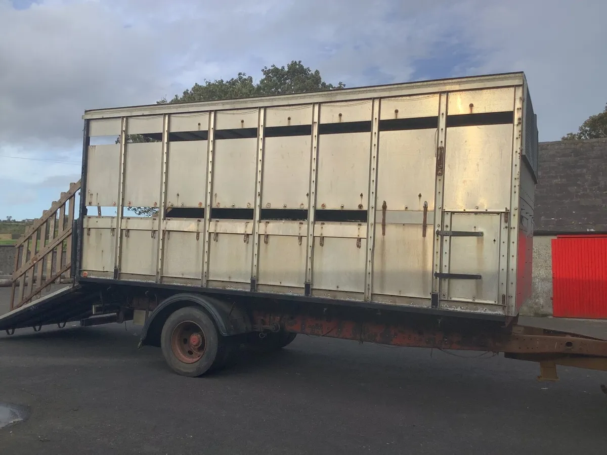 Tractor livestock trailer - Image 1