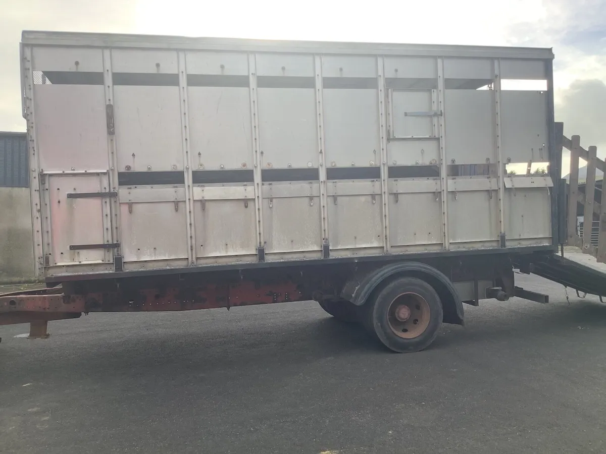 Tractor livestock trailer - Image 2