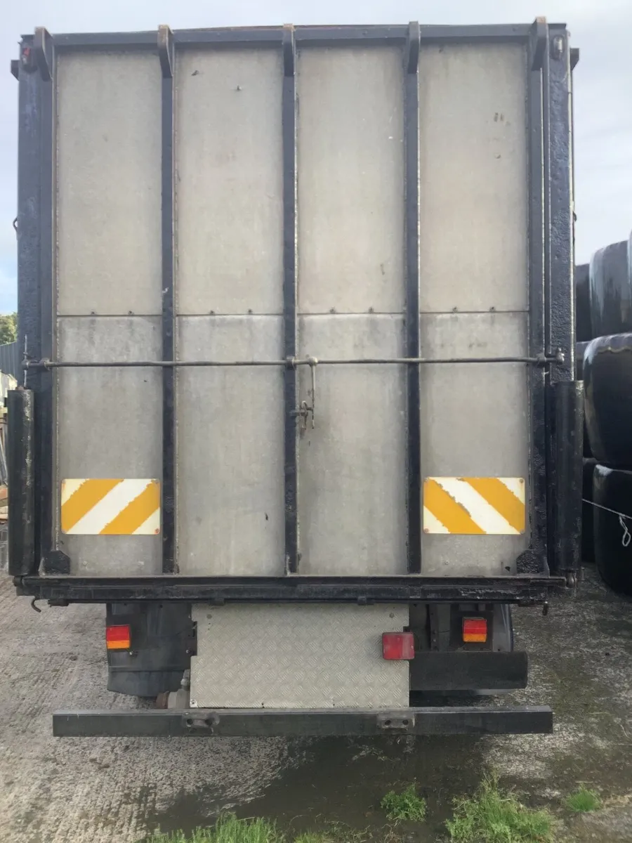 Tractor livestock trailer - Image 3