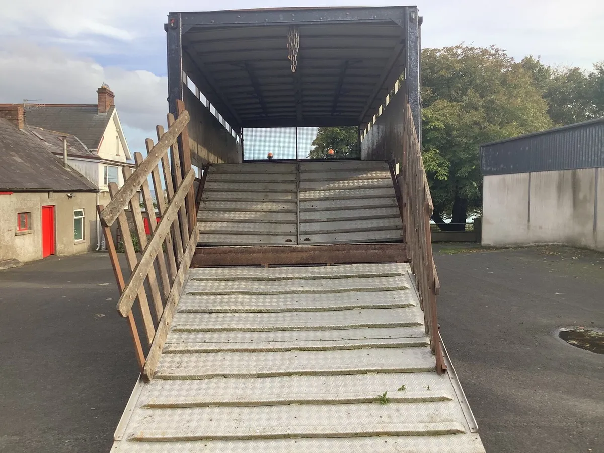 Tractor livestock trailer - Image 4