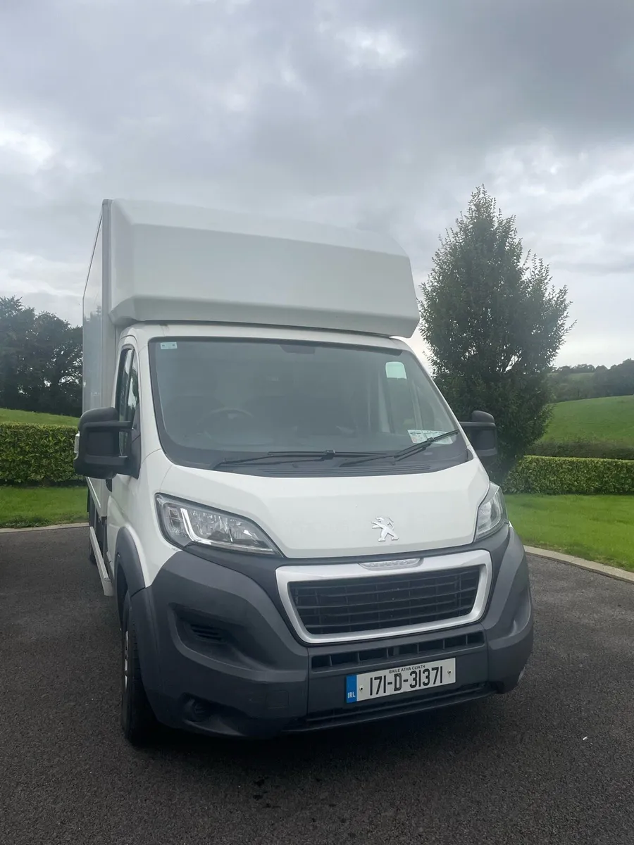 Peugeot Boxer 2017 Luton Diesel van with Taillift - Image 2