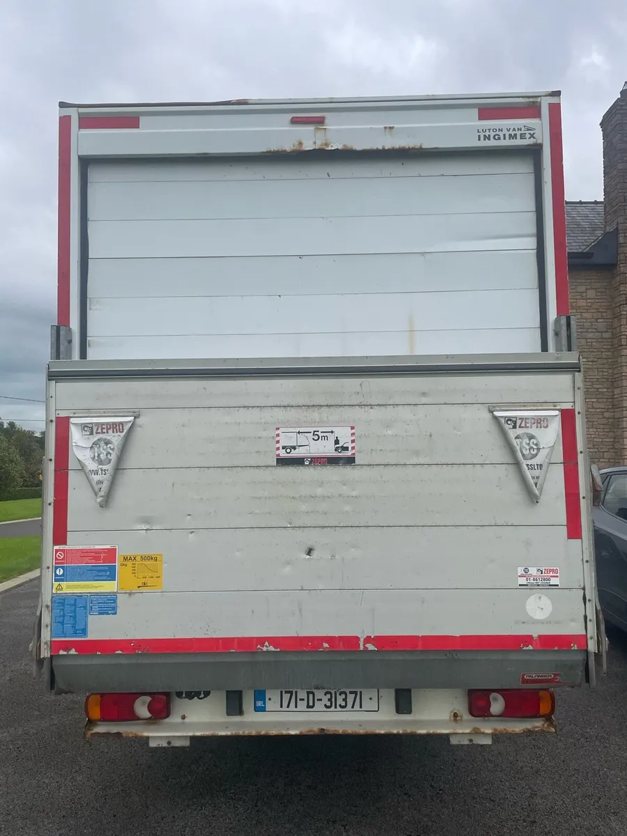 Peugeot Boxer 2017 Luton Diesel van with Taillift - Image 4