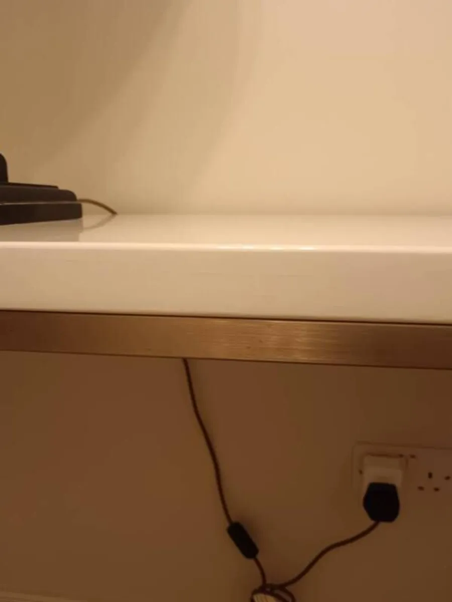 Console Table - Image 3