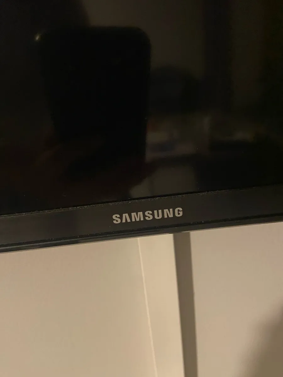 Samsung TV 58 Smart TV (6 series ) - Image 1