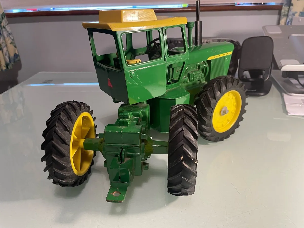 Vintage ERTL John Deere 7520 - Image 4