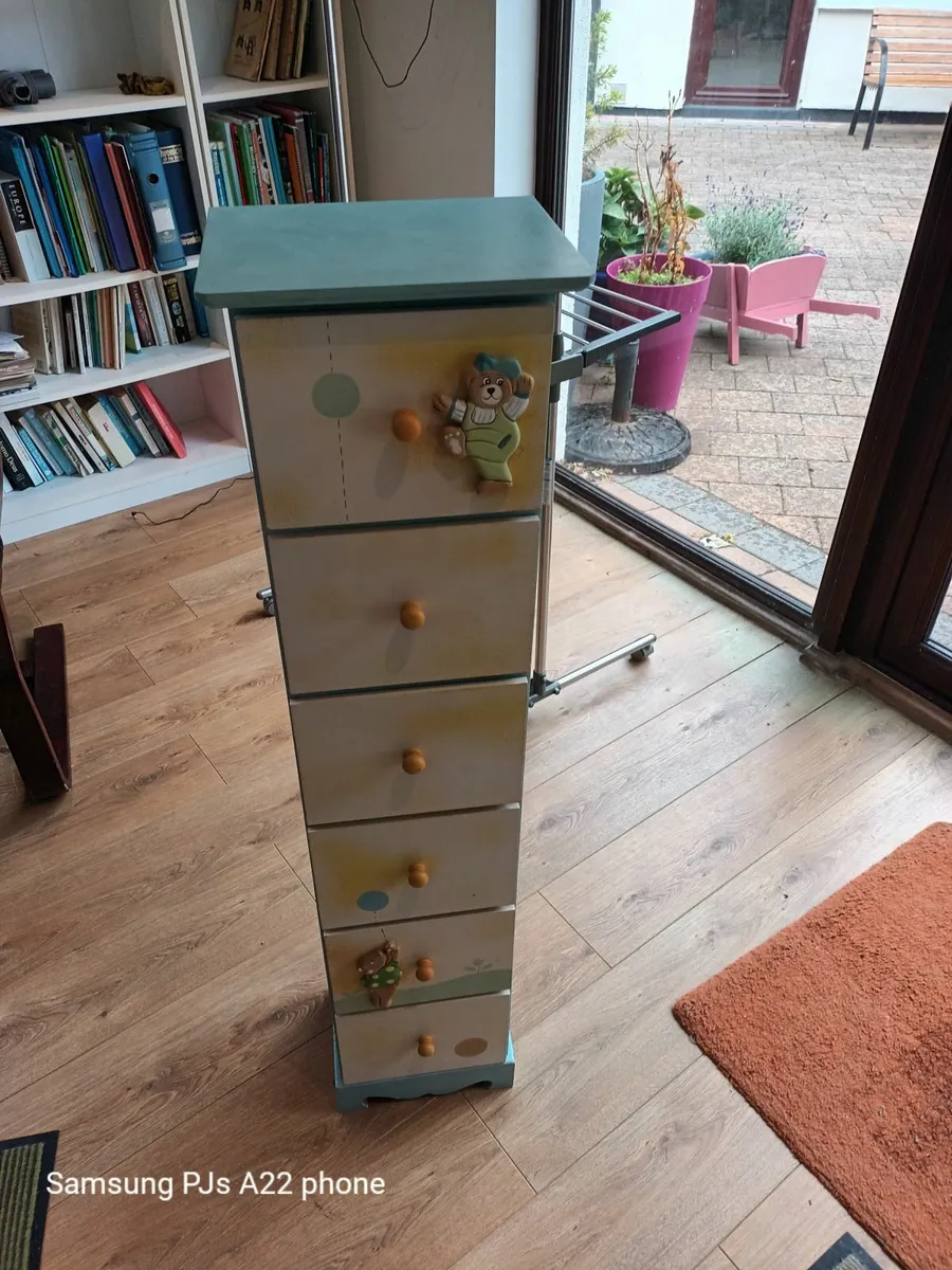 Child's cabinet