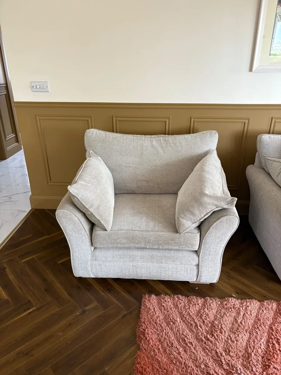 Couch - Image 4