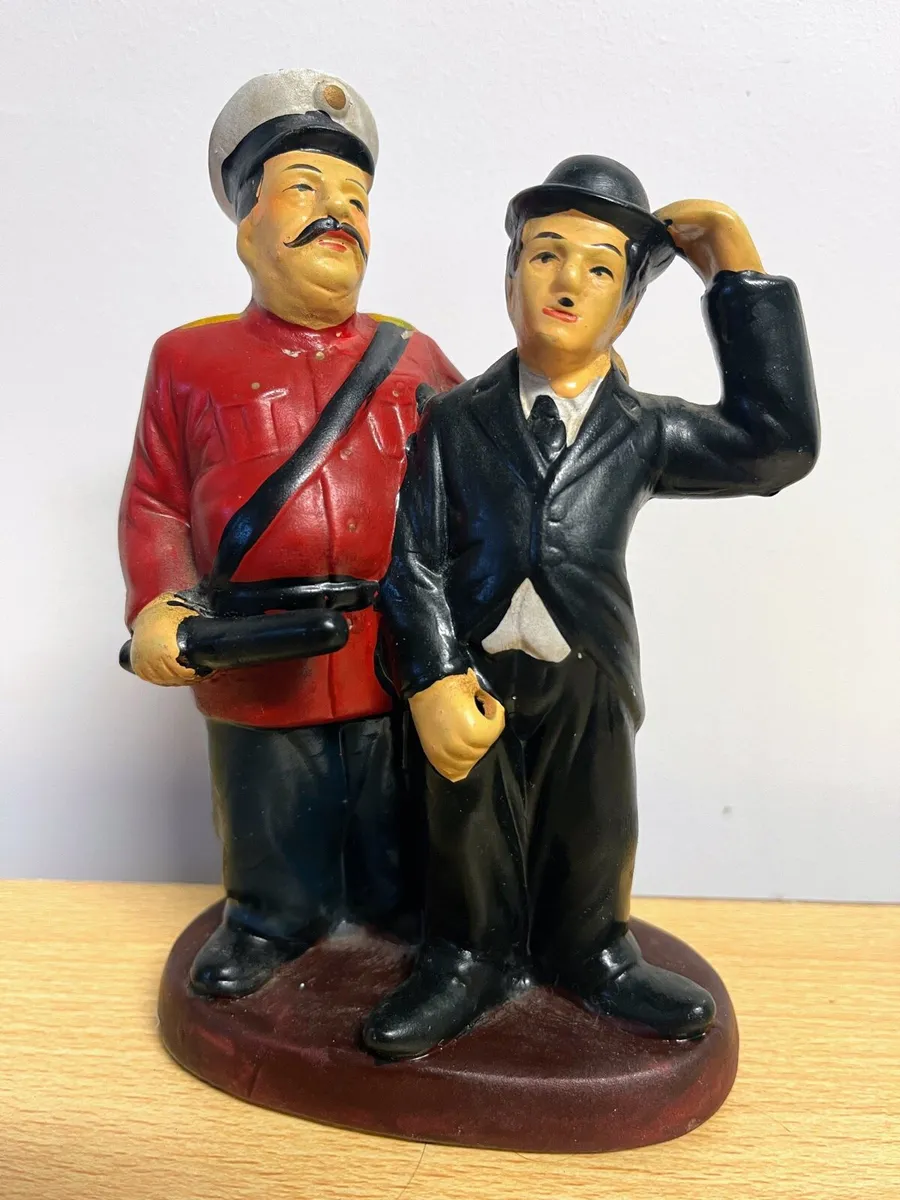 Vintage Laurel and Hardy figurines - Image 4