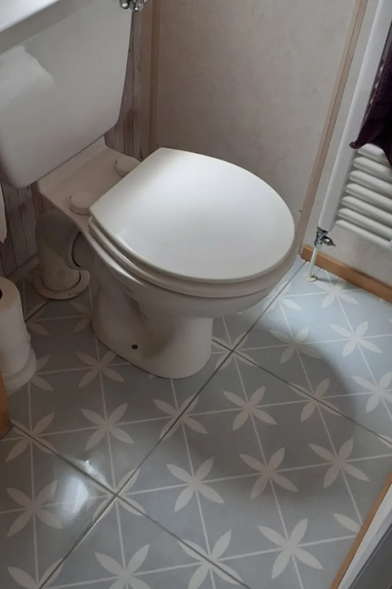 Tiler and plumber available - Image 3