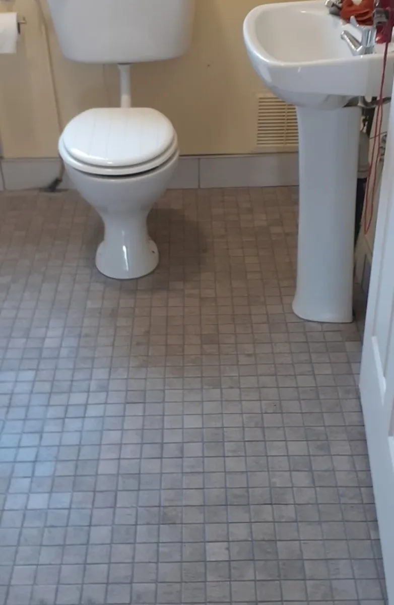 Tiler and plumber available - Image 4